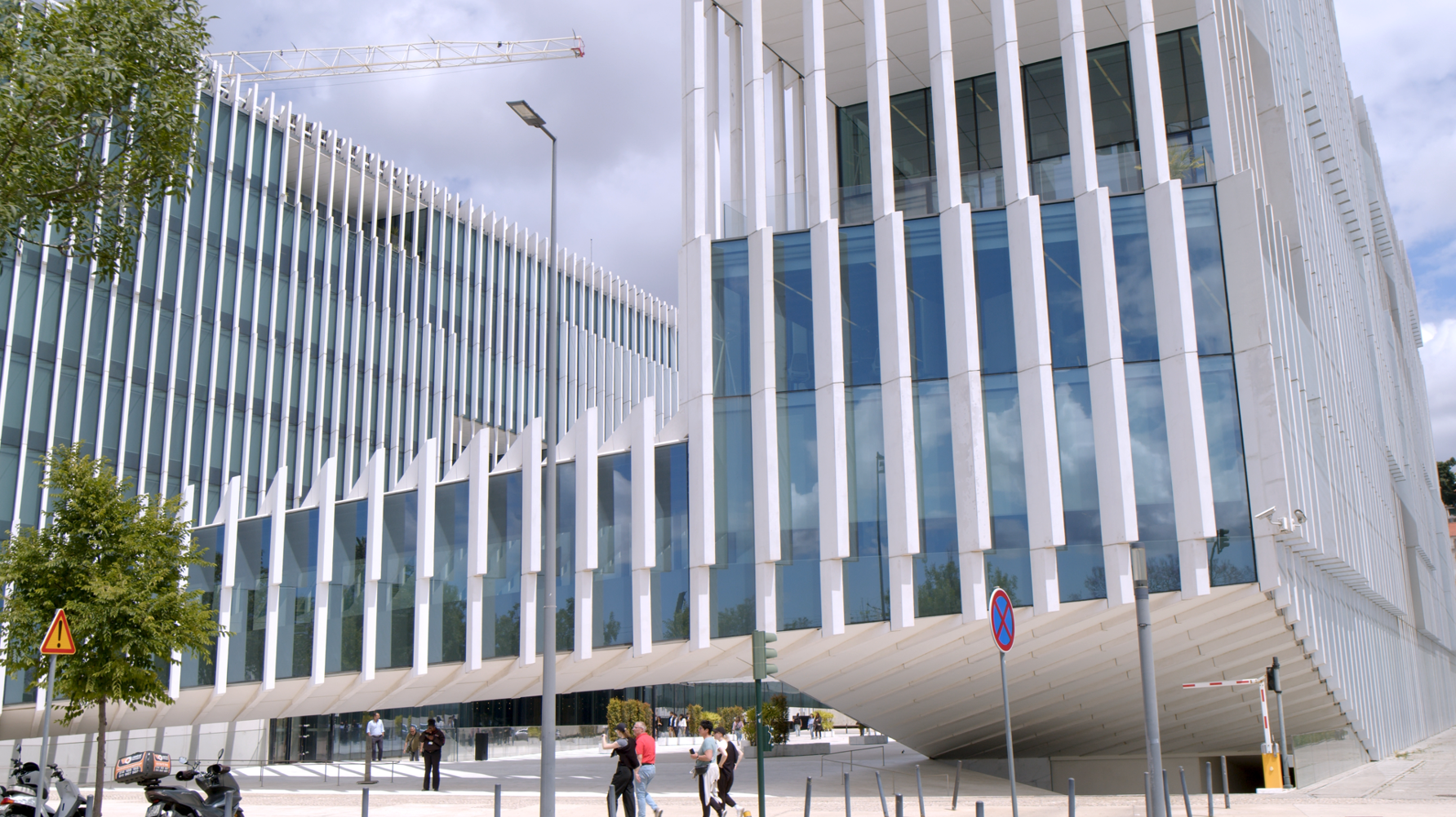 EDP headquarters with modern facade – symbolizing innovation in energy infrastructure.