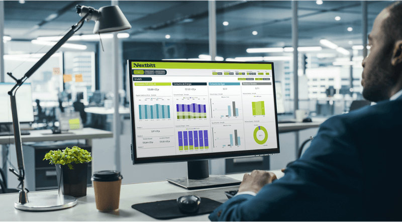 Worker interacting with digital dashboard – fast asset issue reporting via S.A.M.