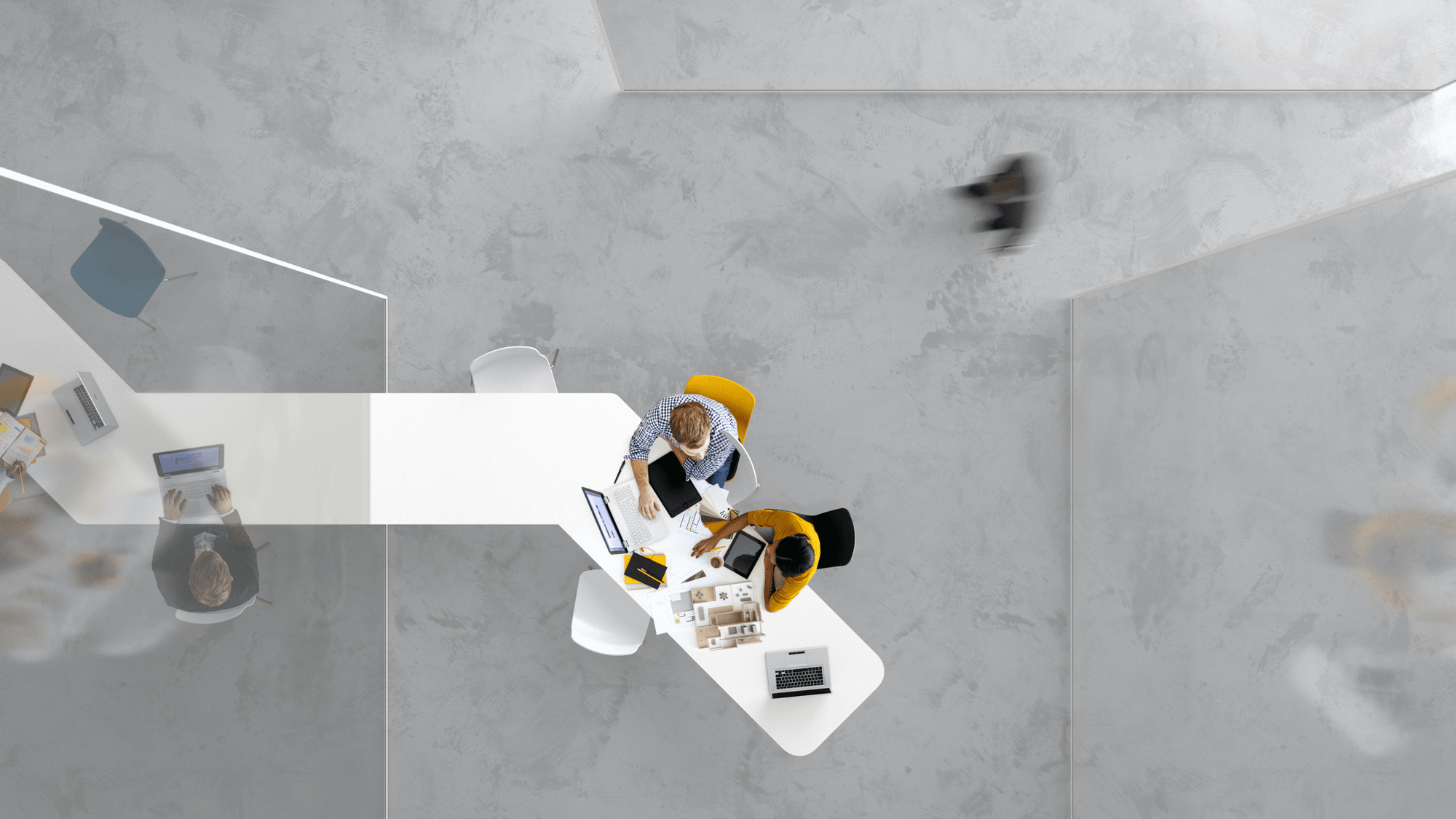 Team meeting from above – strategic planning supported by centralized asset data.